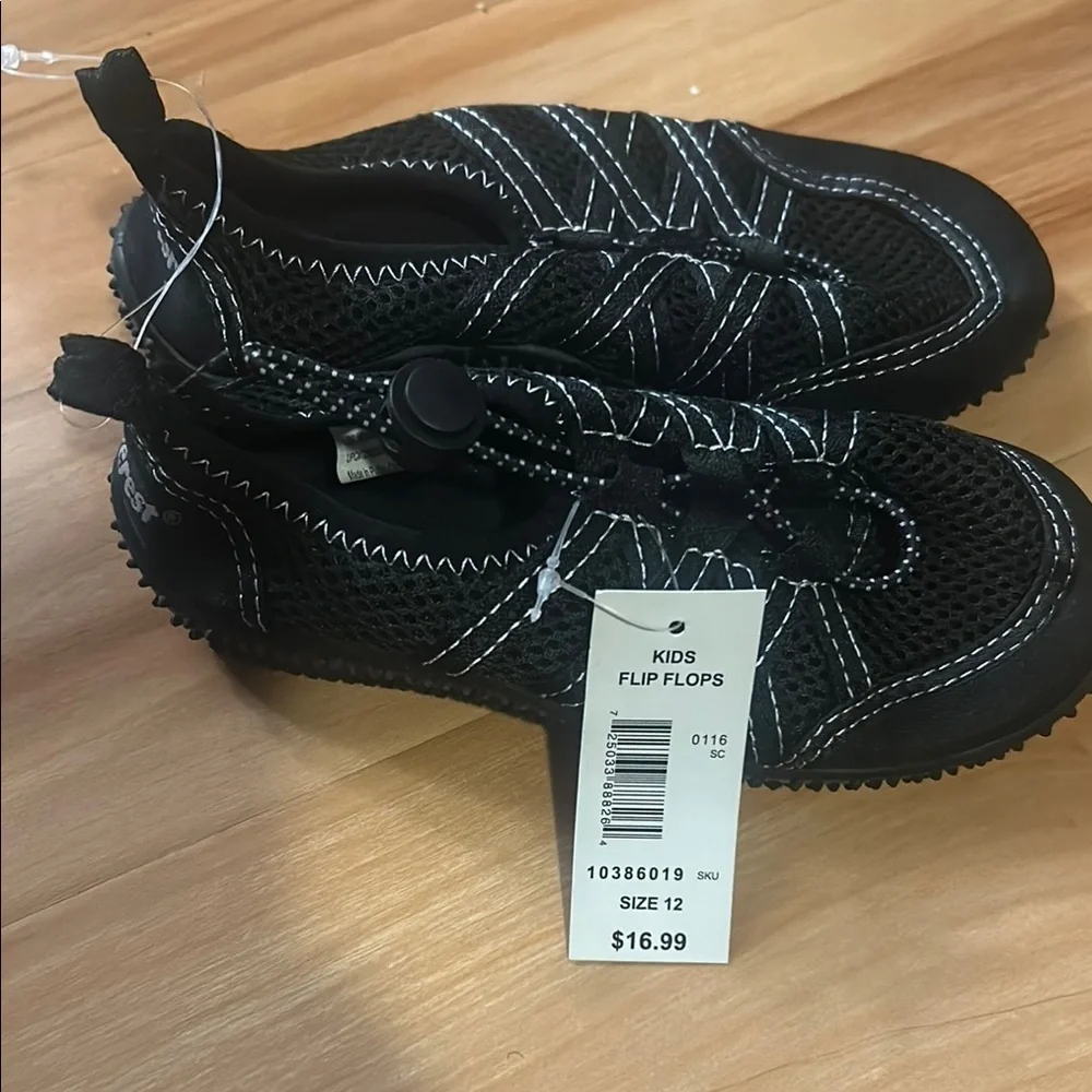 Black Water Shoes with Decorative Stitching and Thick Sole